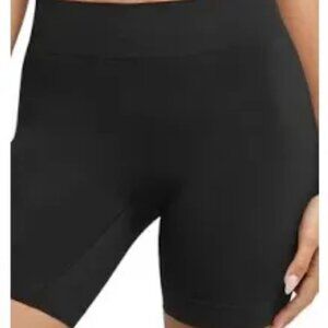 Maidenform size Medium Shapewear Seamless Smoothing Light Shaping Shorts NEW